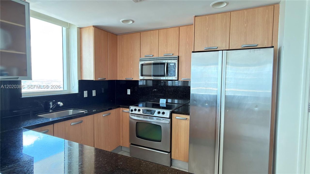 For Sale: $600,000 (2 beds, 2 baths, 1308 Square Feet)