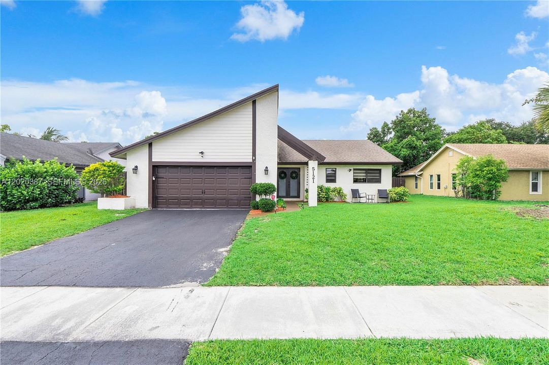 For Sale: $599,000 (3 beds, 2 baths, 1593 Square Feet)