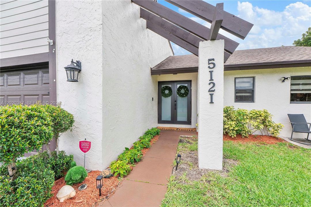 For Sale: $599,000 (3 beds, 2 baths, 1593 Square Feet)