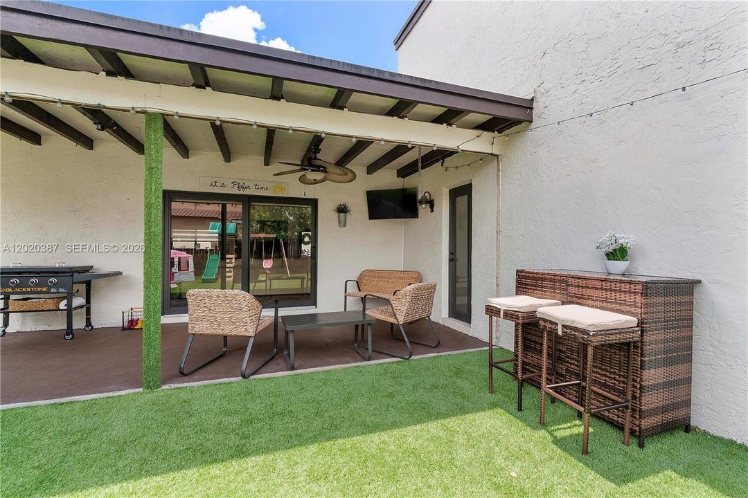 For Sale: $599,000 (3 beds, 2 baths, 1593 Square Feet)
