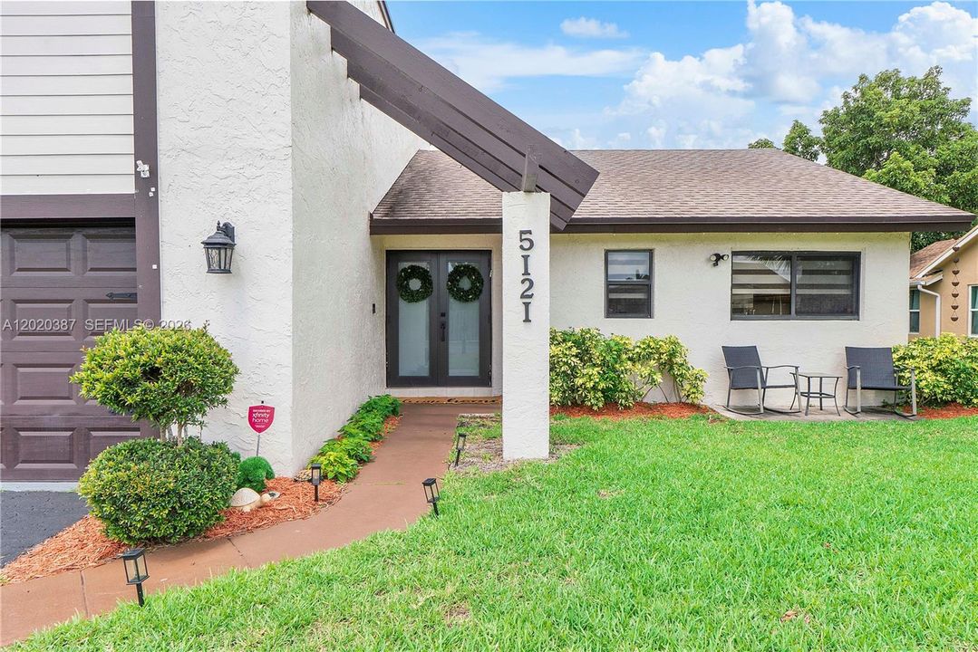For Sale: $599,000 (3 beds, 2 baths, 1593 Square Feet)