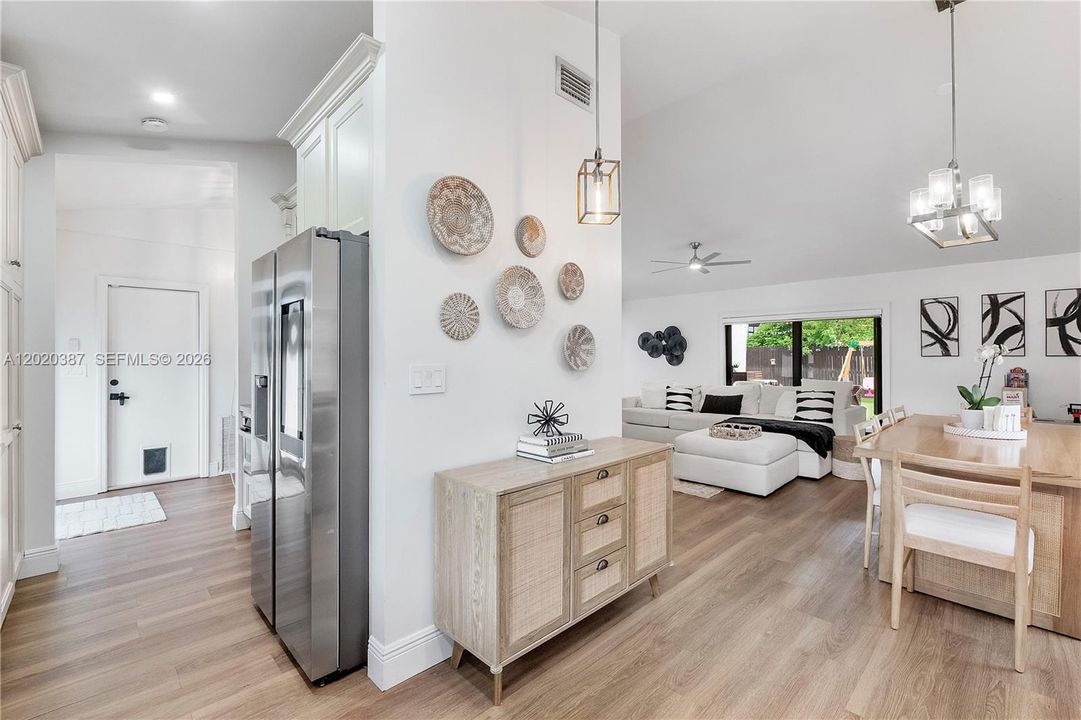 For Sale: $599,000 (3 beds, 2 baths, 1593 Square Feet)