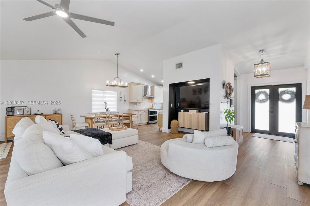 For Sale: $599,000 (3 beds, 2 baths, 1593 Square Feet)