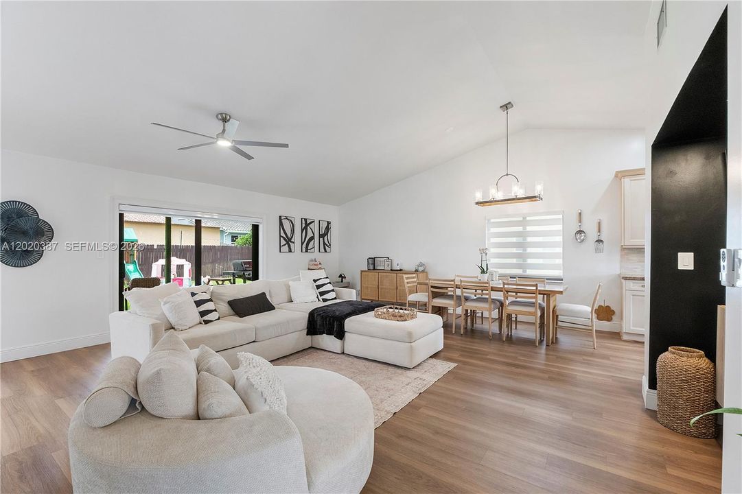 For Sale: $599,000 (3 beds, 2 baths, 1593 Square Feet)