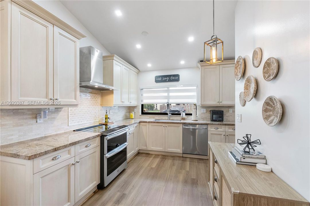 For Sale: $599,000 (3 beds, 2 baths, 1593 Square Feet)