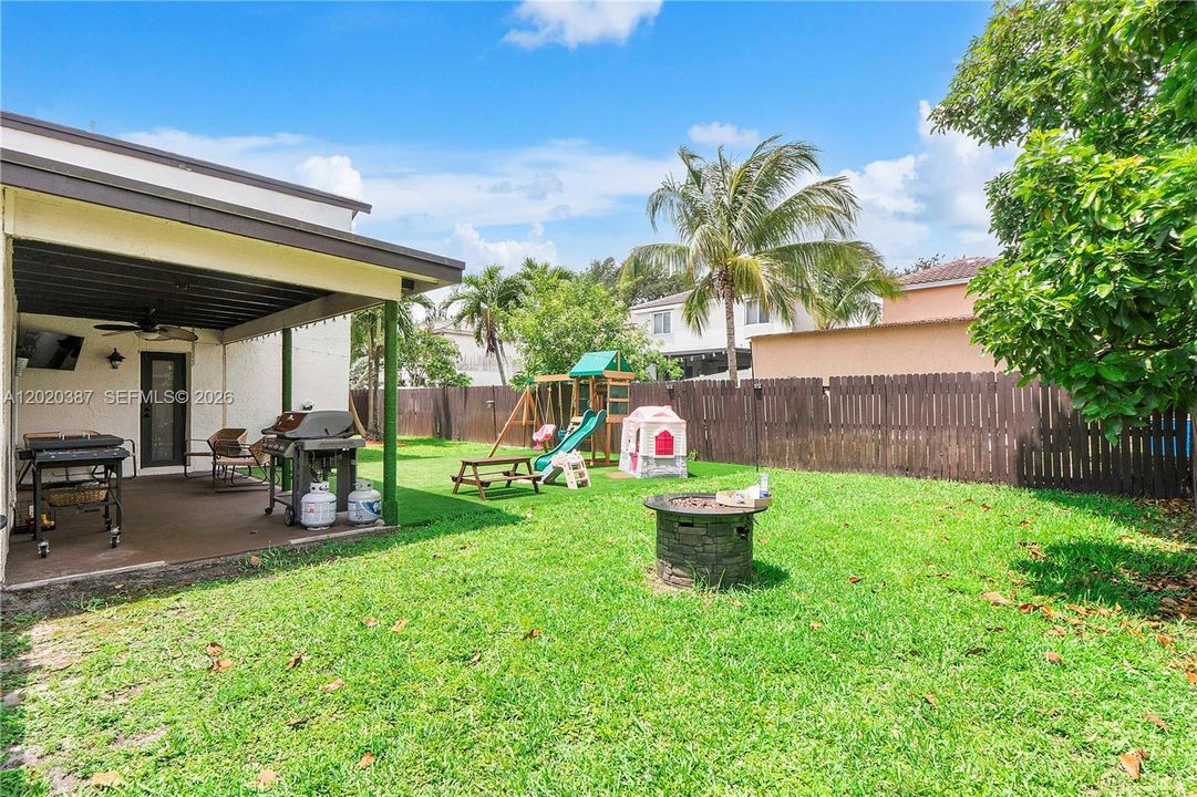 For Sale: $599,000 (3 beds, 2 baths, 1593 Square Feet)
