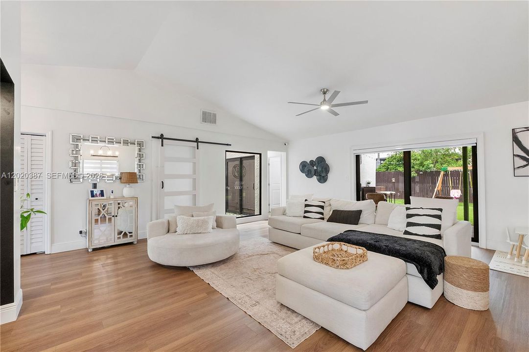 For Sale: $599,000 (3 beds, 2 baths, 1593 Square Feet)