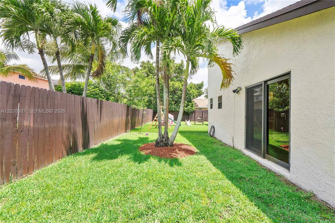 For Sale: $599,000 (3 beds, 2 baths, 1593 Square Feet)