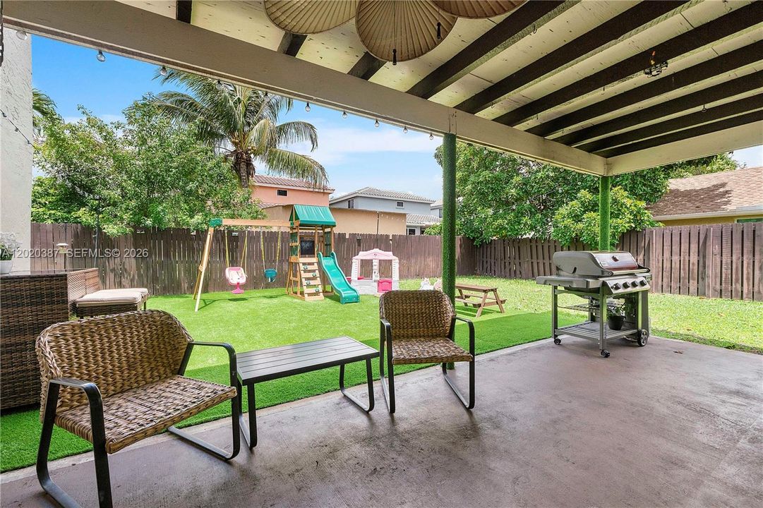 For Sale: $599,000 (3 beds, 2 baths, 1593 Square Feet)