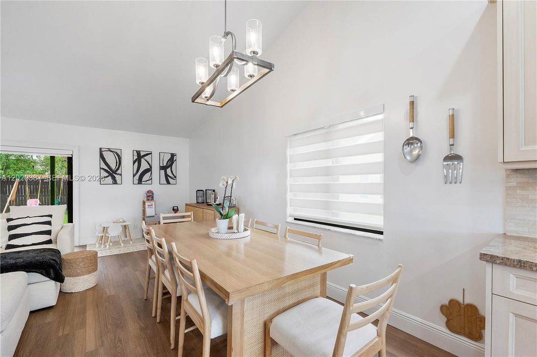 For Sale: $599,000 (3 beds, 2 baths, 1593 Square Feet)