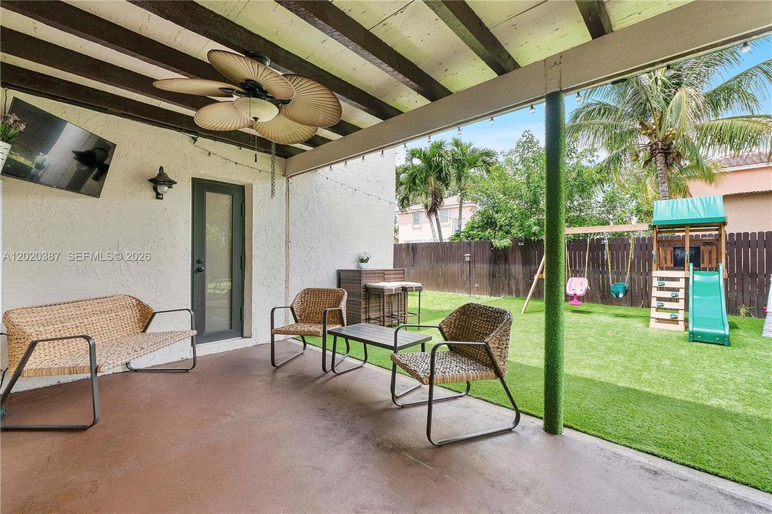 For Sale: $599,000 (3 beds, 2 baths, 1593 Square Feet)