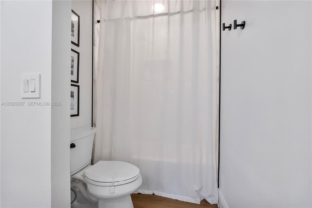 For Sale: $599,000 (3 beds, 2 baths, 1593 Square Feet)