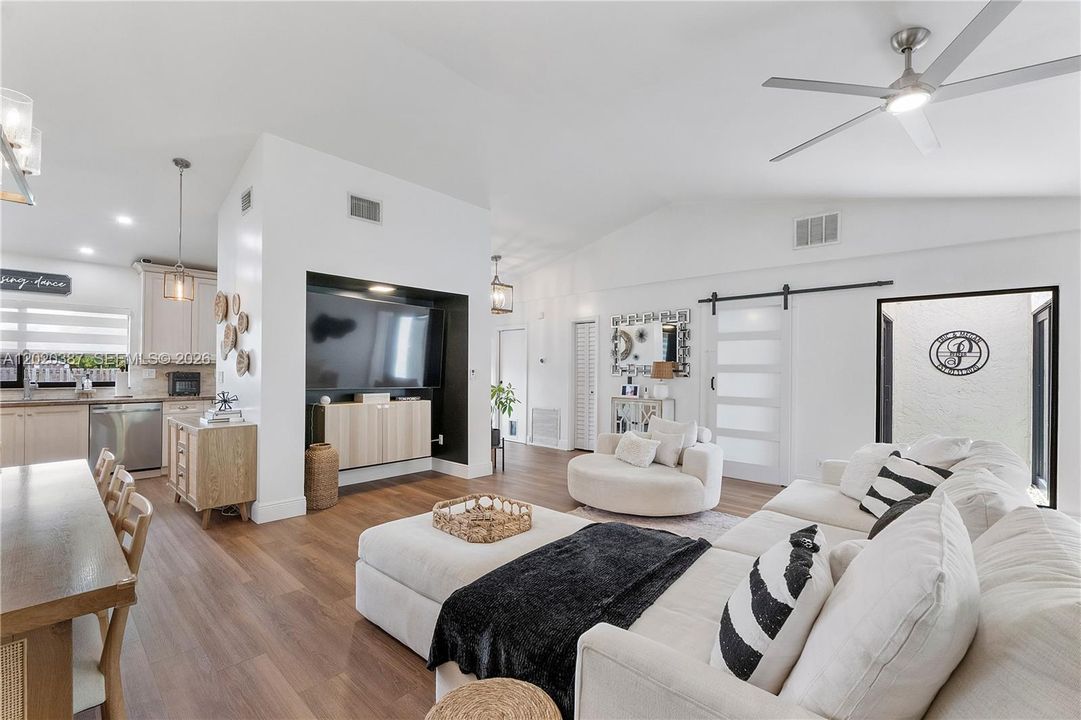 For Sale: $599,000 (3 beds, 2 baths, 1593 Square Feet)