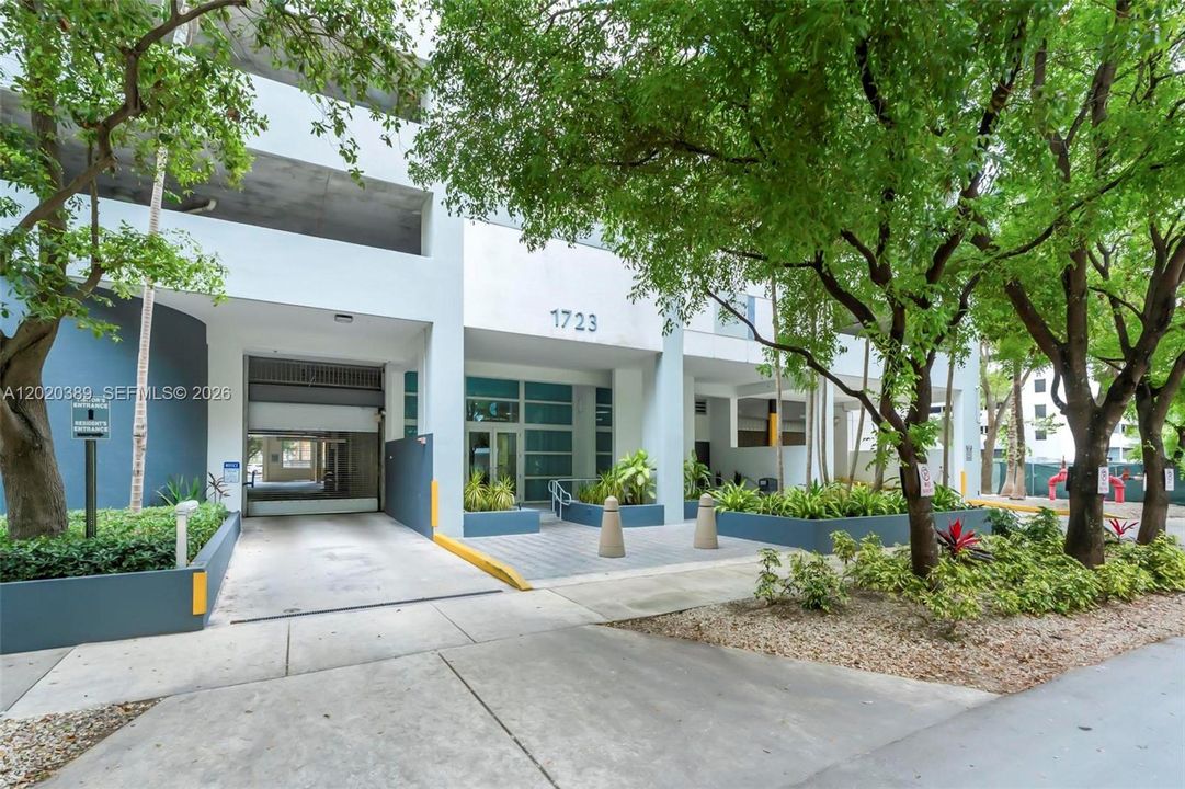 En Venta: $485,000 (2 camas, 2 baños, 848 Pies cuadrados)