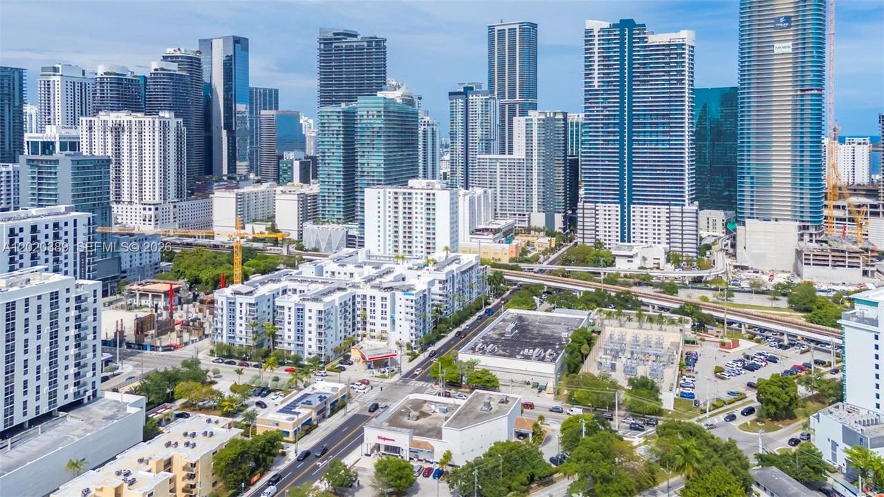 En Venta: $485,000 (2 camas, 2 baños, 848 Pies cuadrados)