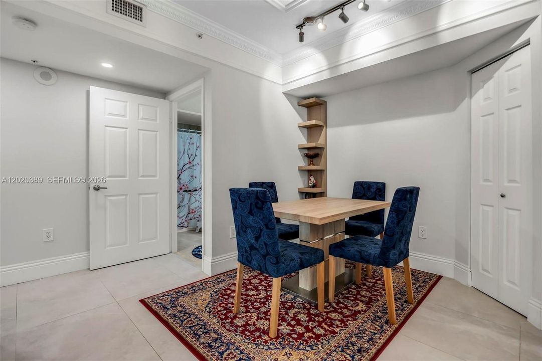 En Venta: $485,000 (2 camas, 2 baños, 848 Pies cuadrados)