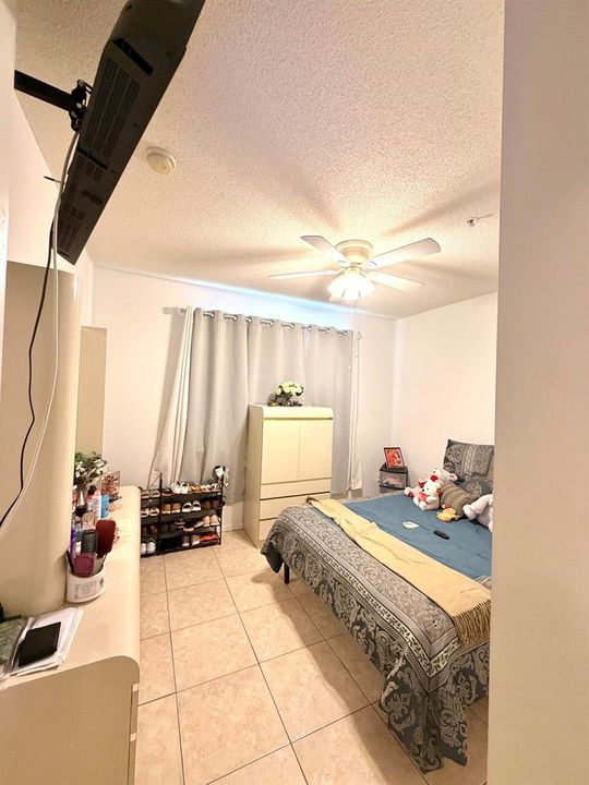Pics for 6020 W Sample Rd