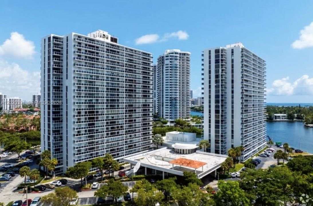 En Venta: $489,000 (2 camas, 2 baños, 1130 Pies cuadrados)