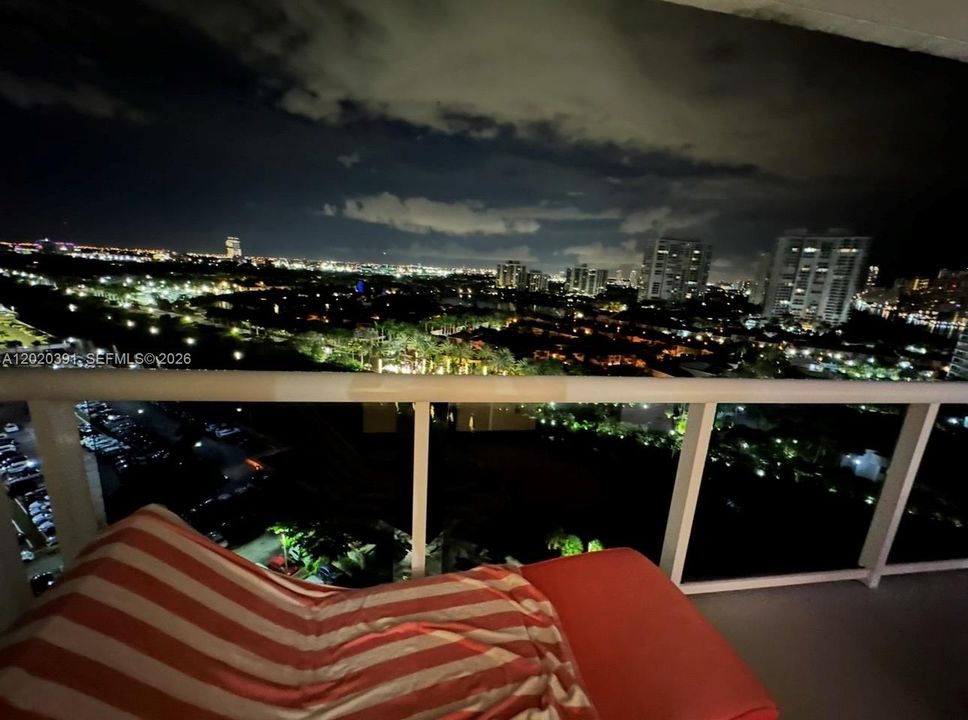 En Venta: $489,000 (2 camas, 2 baños, 1130 Pies cuadrados)