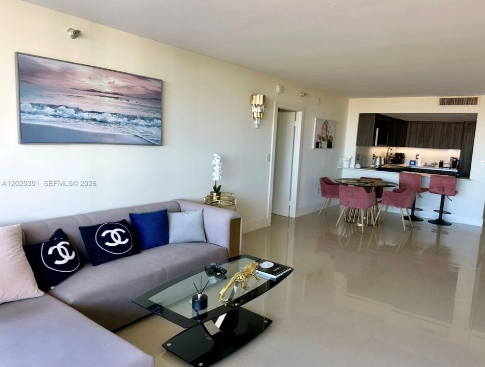 En Venta: $489,000 (2 camas, 2 baños, 1130 Pies cuadrados)