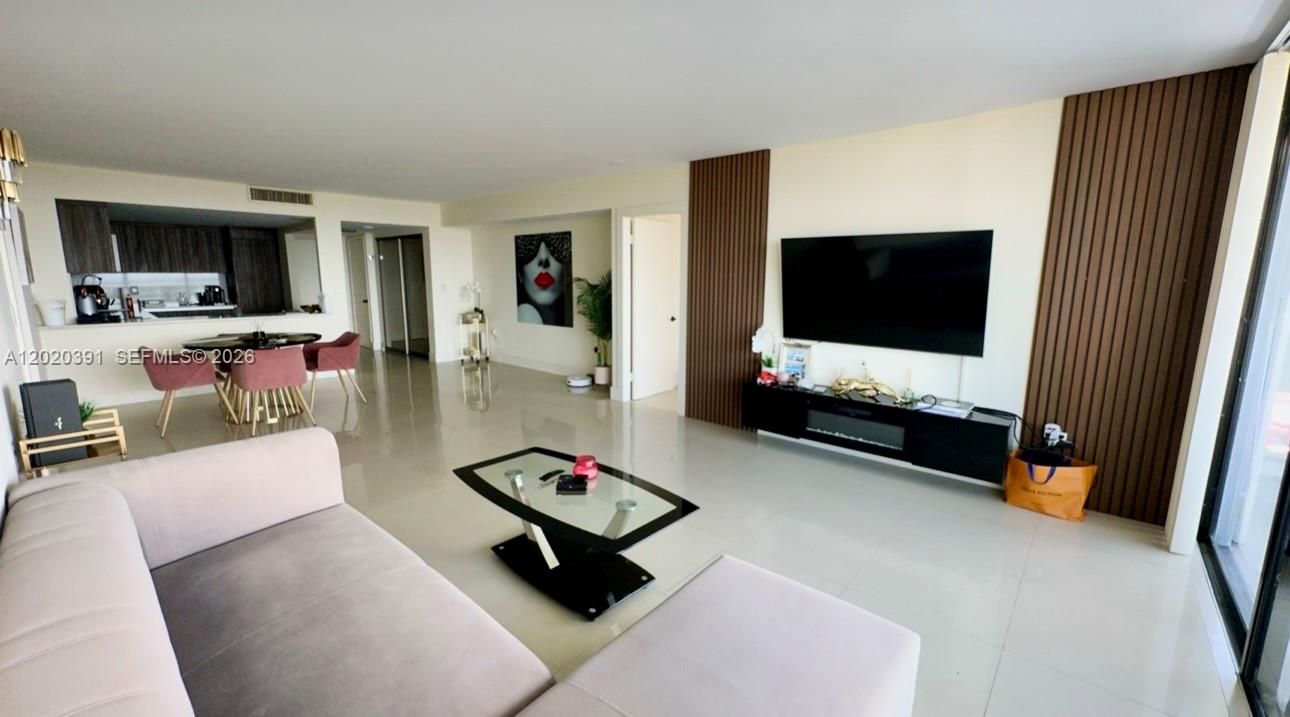 En Venta: $489,000 (2 camas, 2 baños, 1130 Pies cuadrados)