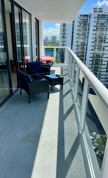 En Venta: $489,000 (2 camas, 2 baños, 1130 Pies cuadrados)