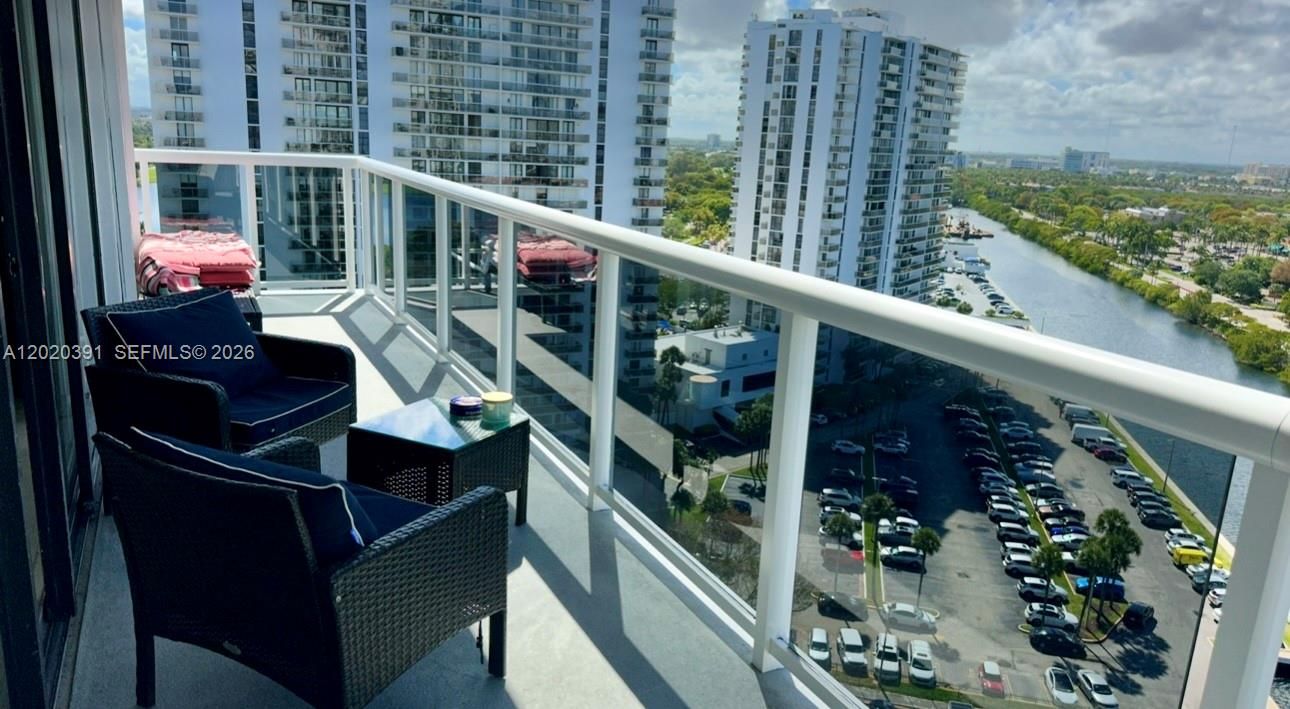 En Venta: $489,000 (2 camas, 2 baños, 1130 Pies cuadrados)