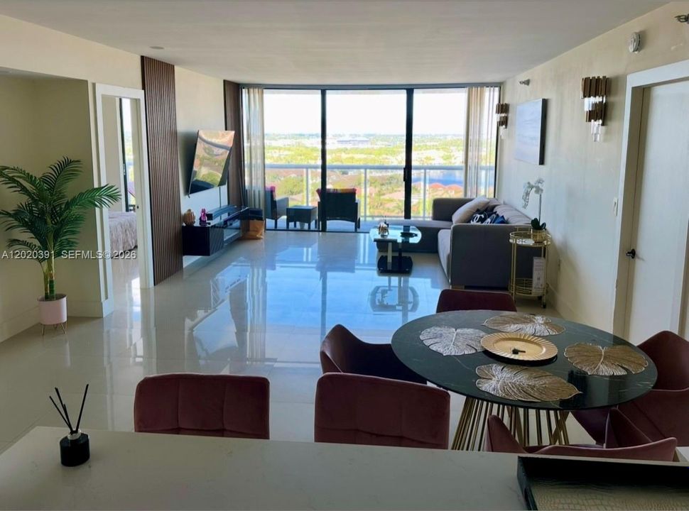 En Venta: $489,000 (2 camas, 2 baños, 1130 Pies cuadrados)