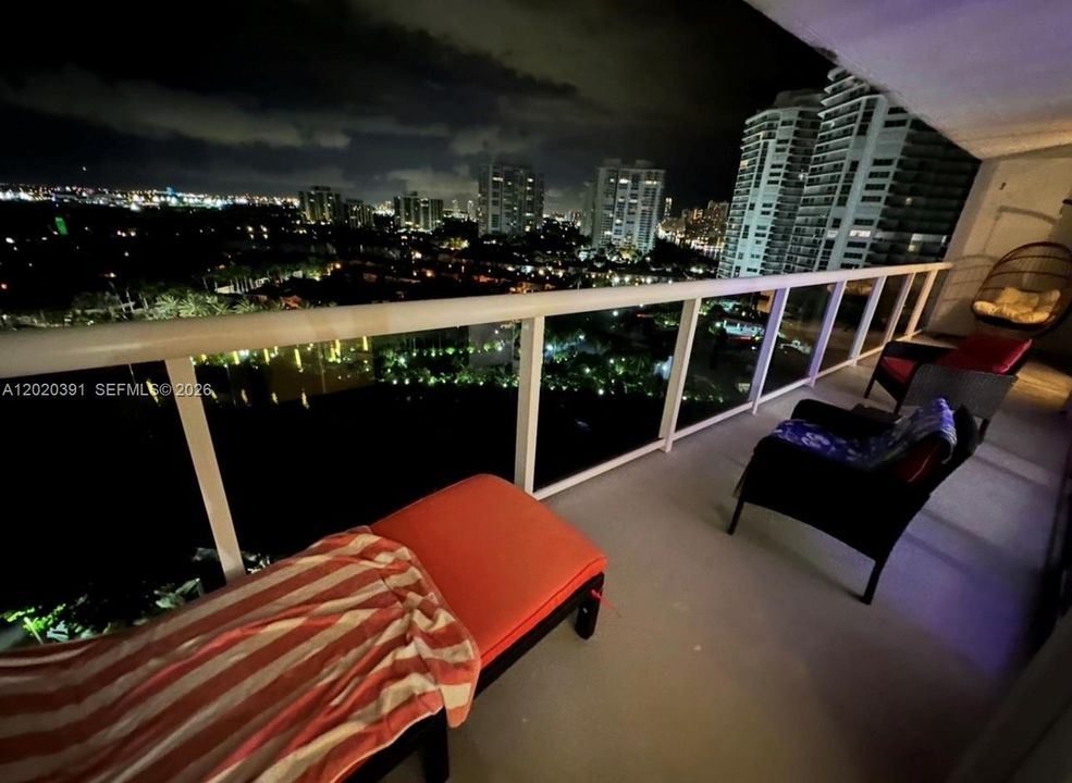 En Venta: $489,000 (2 camas, 2 baños, 1130 Pies cuadrados)