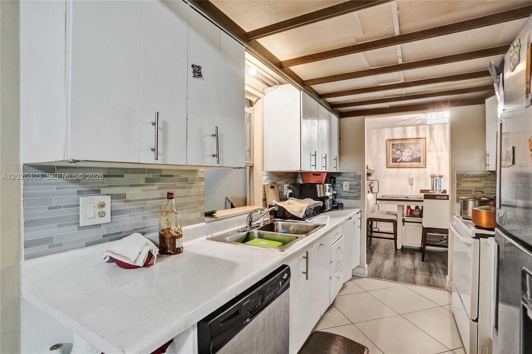 На продажу: $499,900 (2 спален, 2 ванн, 1716 Квадратных фут)