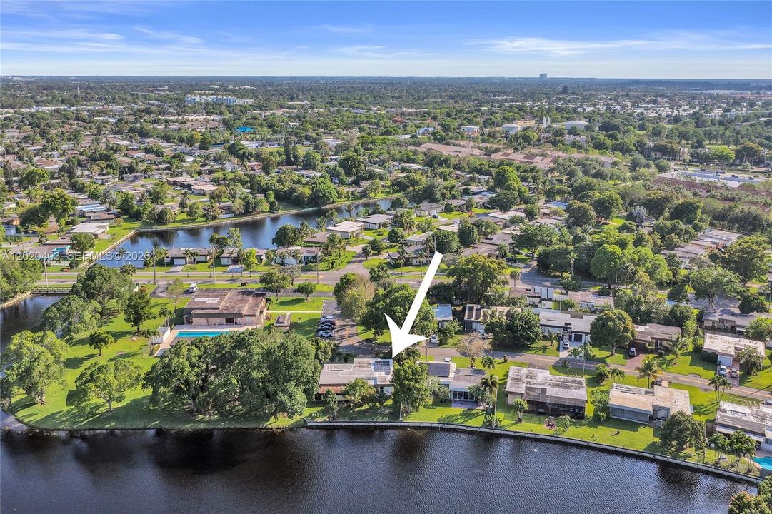 На продажу: $499,900 (2 спален, 2 ванн, 1716 Квадратных фут)