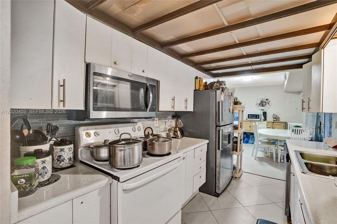 На продажу: $499,900 (2 спален, 2 ванн, 1716 Квадратных фут)