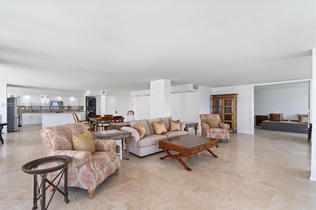 For Rent: $5,500 (1 beds, 2 baths, 1879 Square Feet)