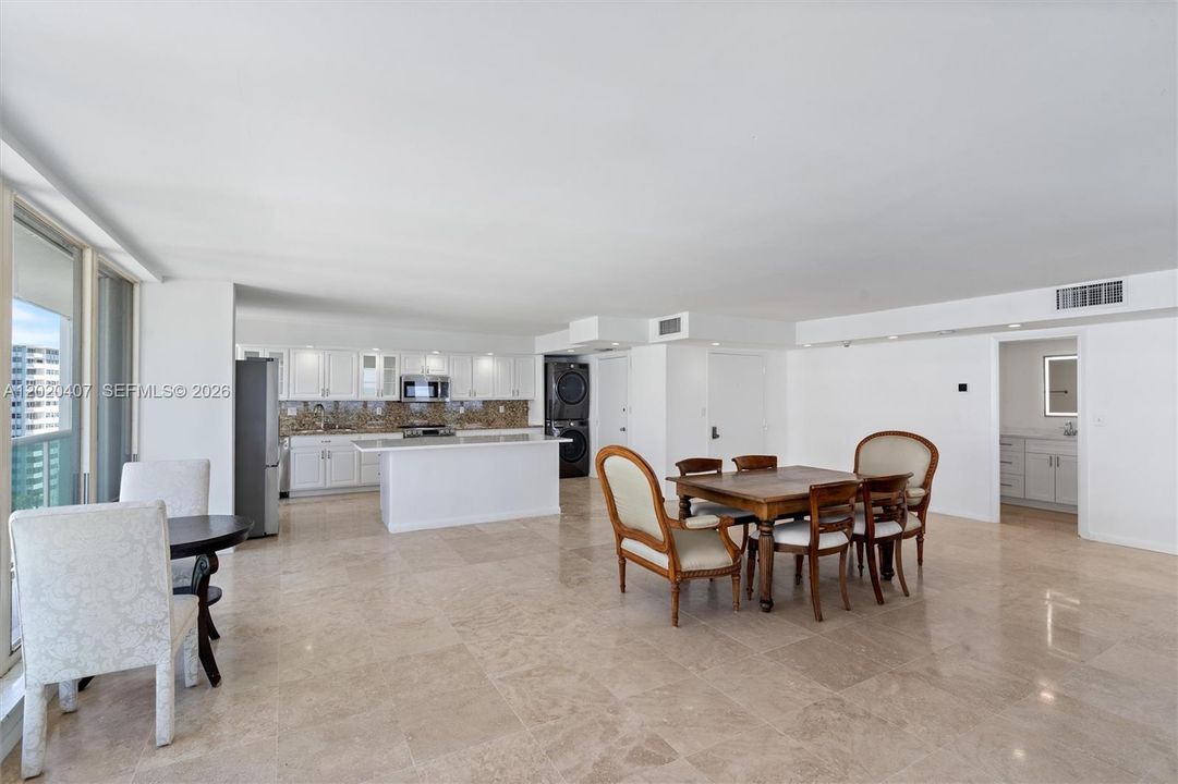 For Rent: $5,500 (1 beds, 2 baths, 1879 Square Feet)