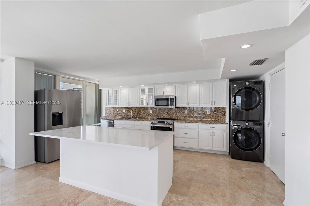 For Rent: $5,500 (1 beds, 2 baths, 1879 Square Feet)