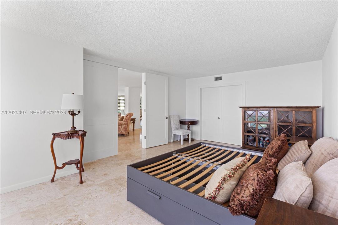 For Rent: $5,500 (1 beds, 2 baths, 1879 Square Feet)