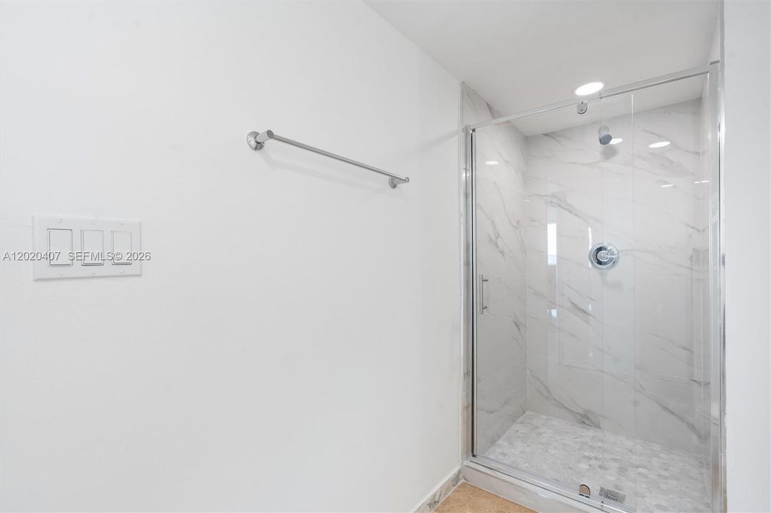 For Rent: $5,500 (1 beds, 2 baths, 1879 Square Feet)