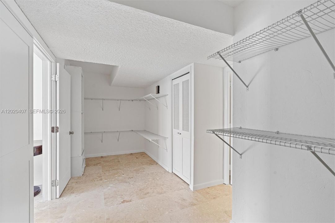 For Rent: $5,500 (1 beds, 2 baths, 1879 Square Feet)
