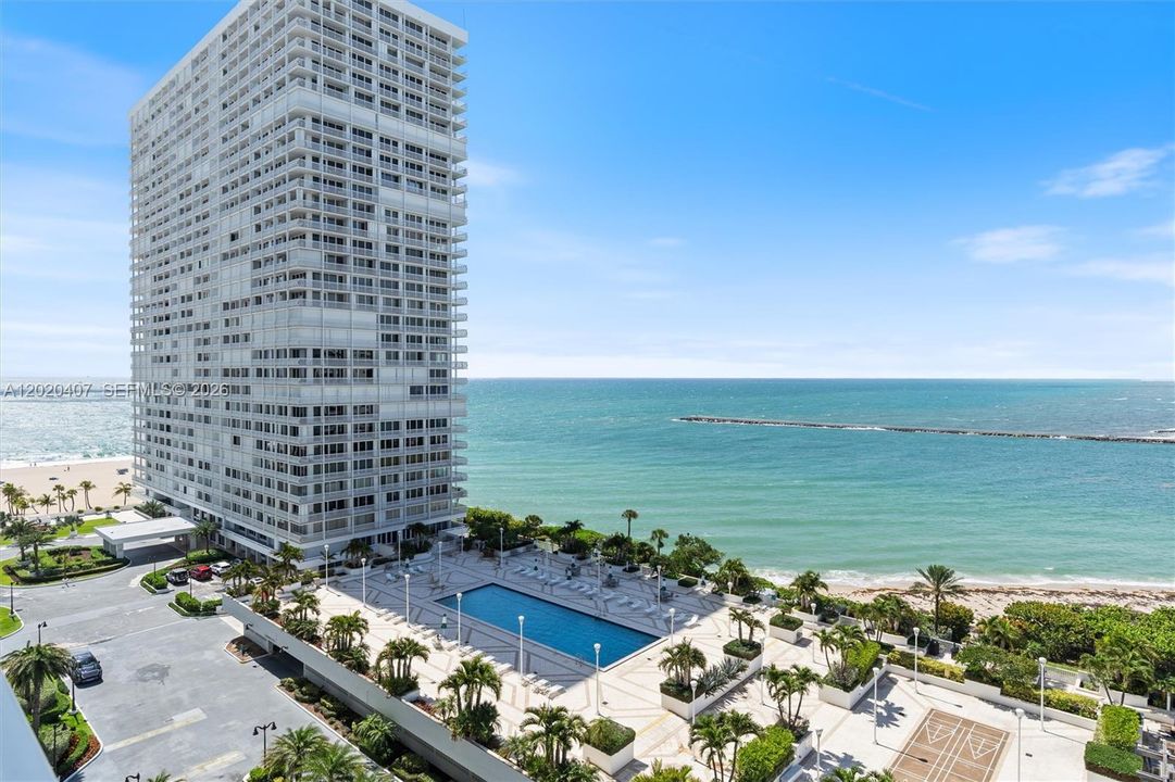 For Rent: $5,500 (1 beds, 2 baths, 1879 Square Feet)