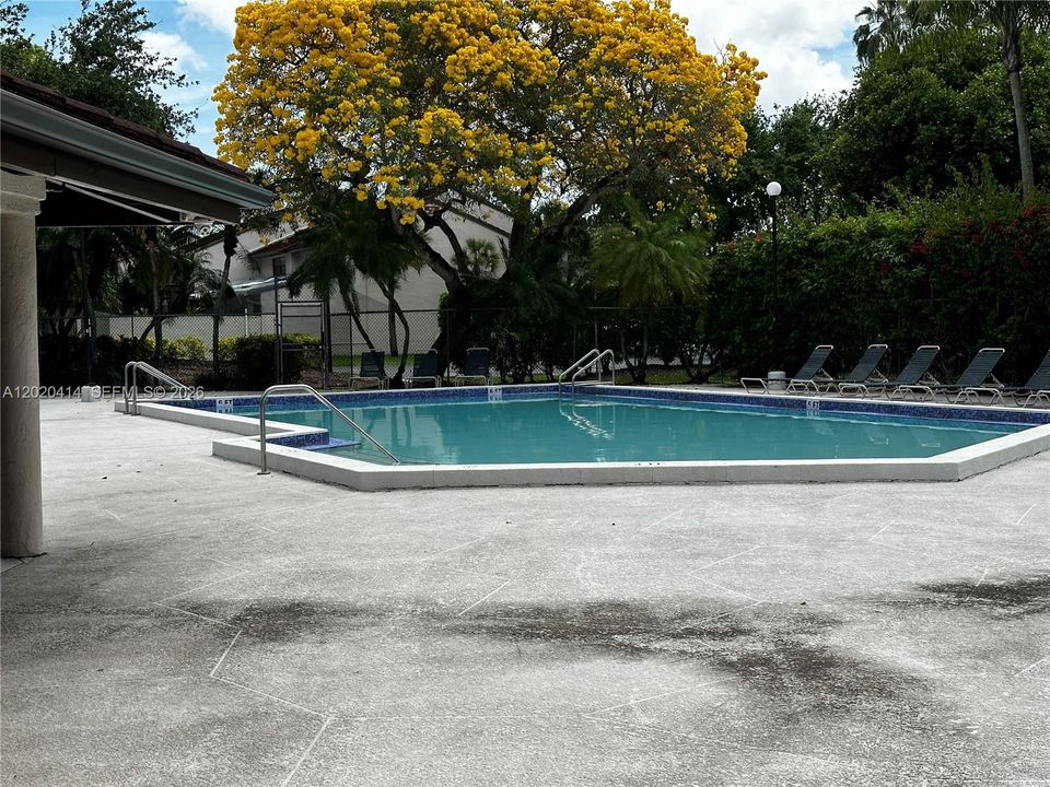 Active With Contract: $3,050 (3 beds, 2 baths, 1446 Square Feet)