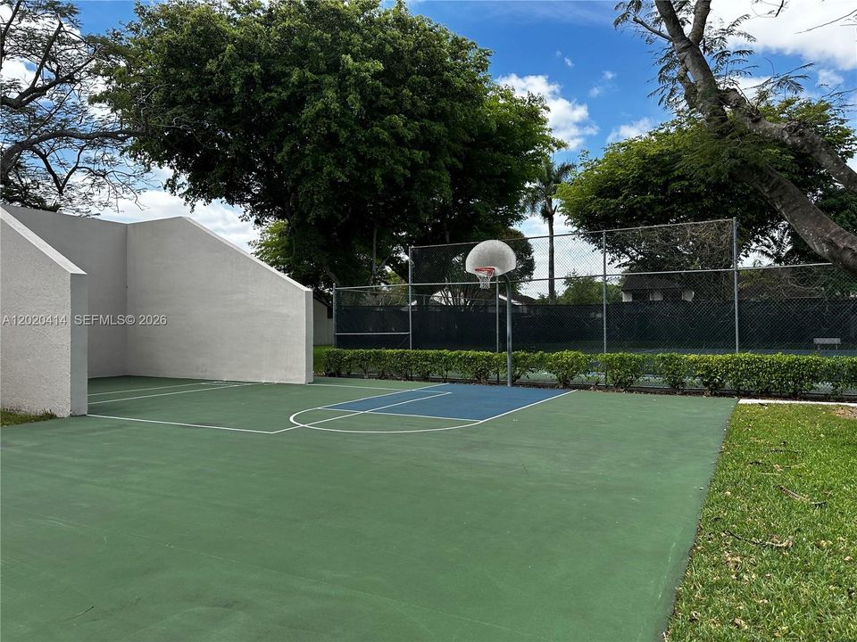 Active With Contract: $3,050 (3 beds, 2 baths, 1446 Square Feet)