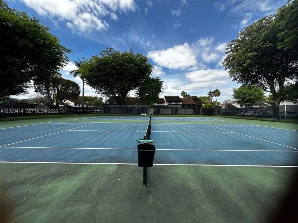 Active With Contract: $3,050 (3 beds, 2 baths, 1446 Square Feet)