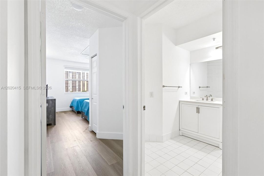 For Sale: $610,000 (2 beds, 2 baths, 1116 Square Feet)
