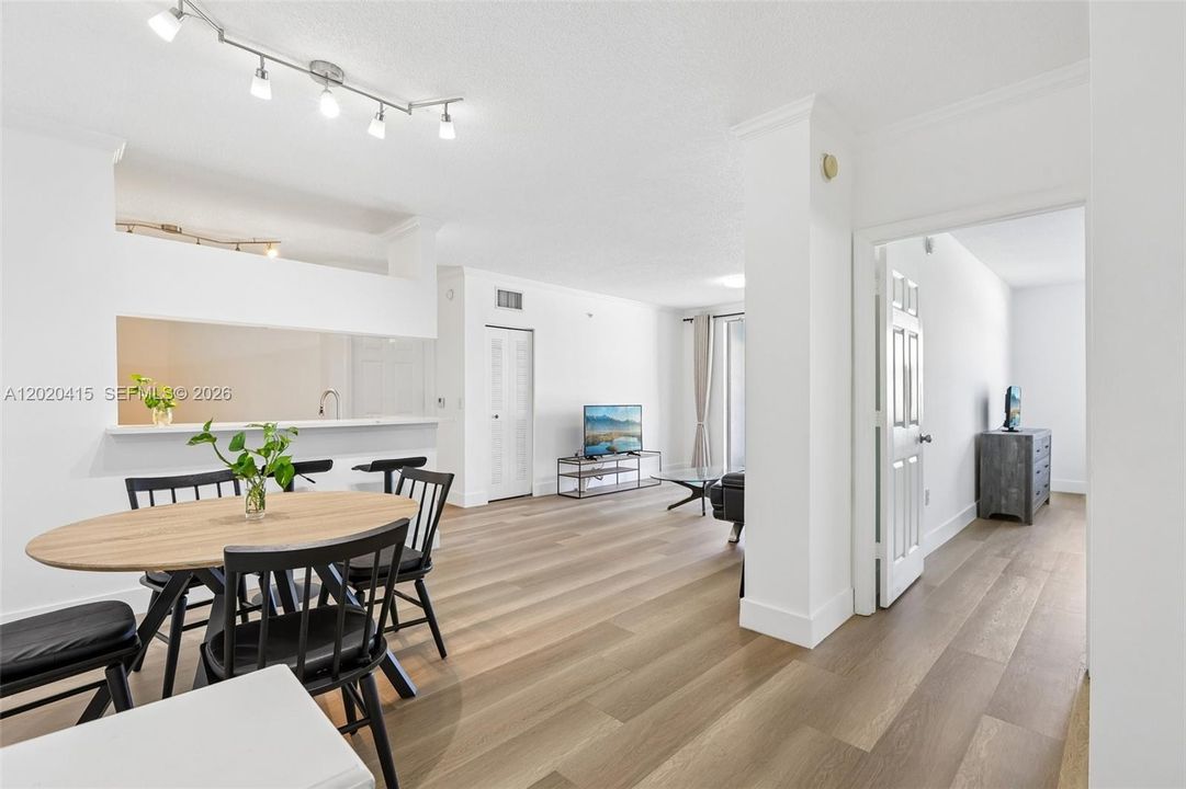 For Sale: $610,000 (2 beds, 2 baths, 1116 Square Feet)
