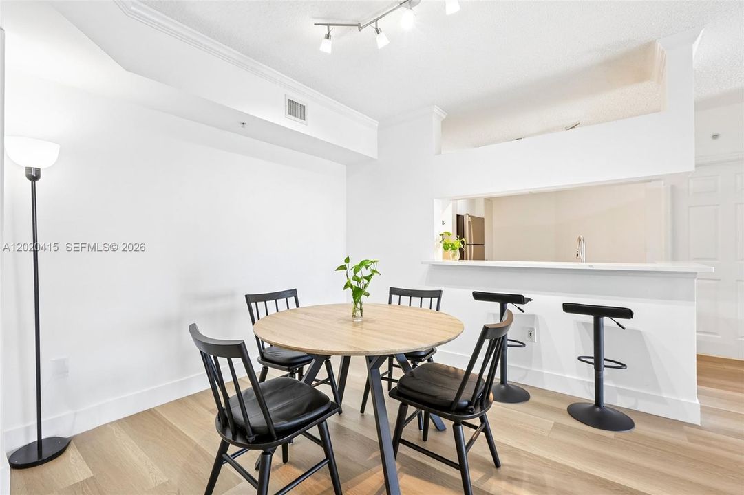 For Sale: $610,000 (2 beds, 2 baths, 1116 Square Feet)