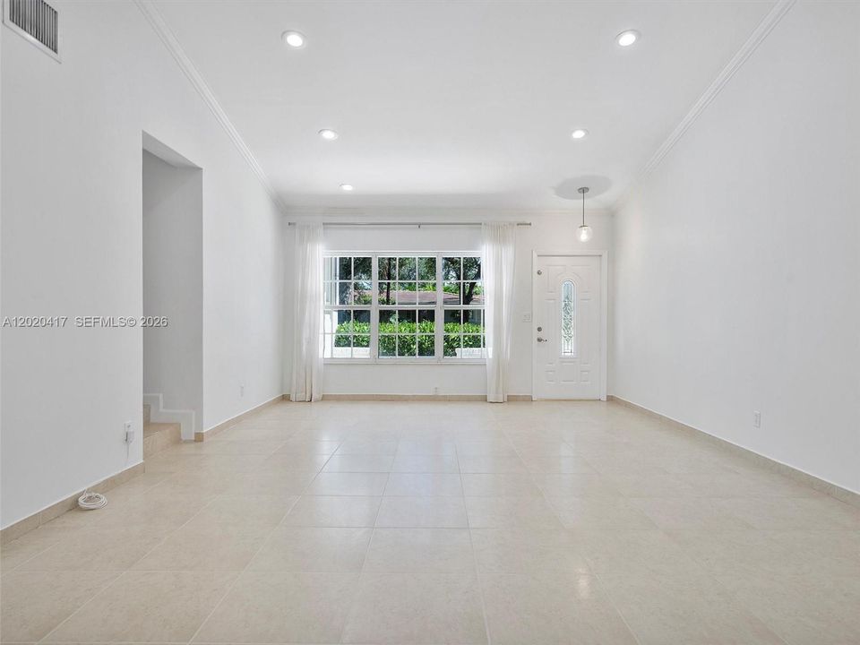 En Renta: $7,500 (3 camas, 2 baños, 2058 Pies cuadrados)