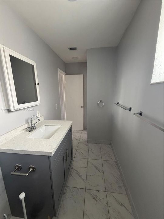 For Rent: $2,300 (2 beds, 1 baths, 3618 Square Feet)
