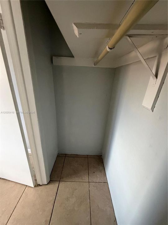 For Rent: $2,300 (2 beds, 1 baths, 3618 Square Feet)
