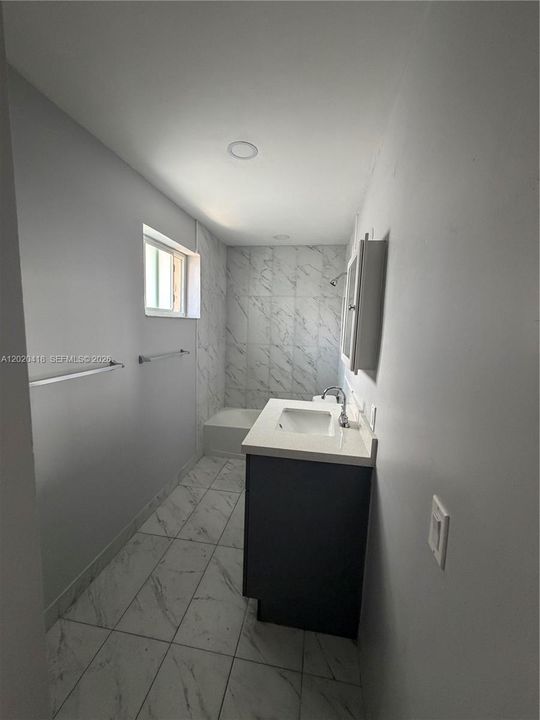 For Rent: $2,300 (2 beds, 1 baths, 3618 Square Feet)