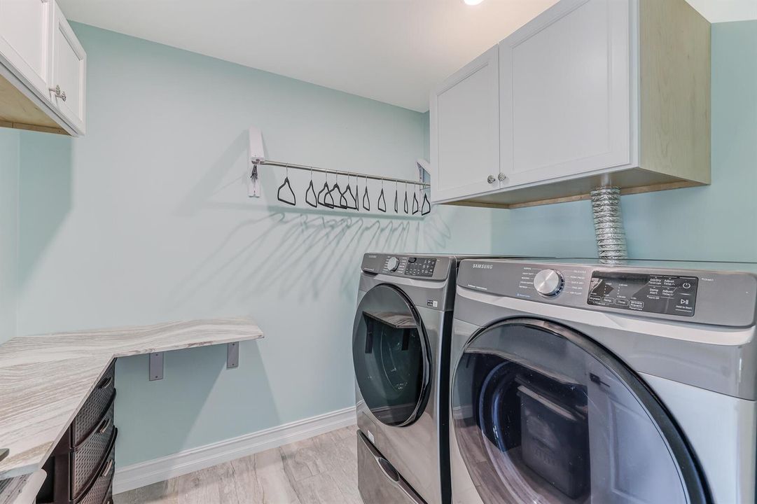 1030 NE 27th Way-21